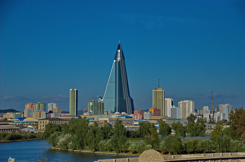 1231_-_Nordkorea_2015_-_Pj__ngjang_-_Ryugyong_Hotel__22984038571_