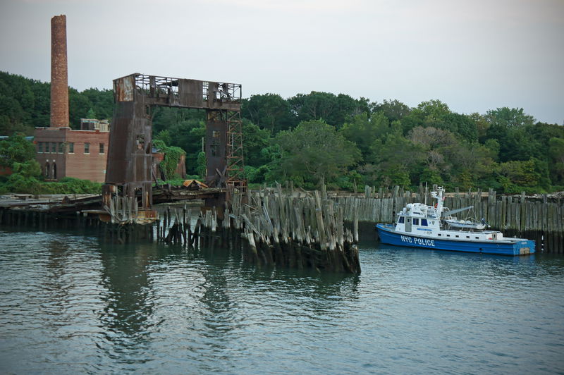 North_Brother_Island_pier__H.L.I.T._pic__-_Flickr