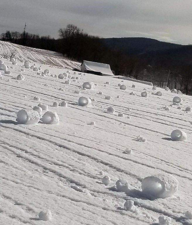 Snow_rolls