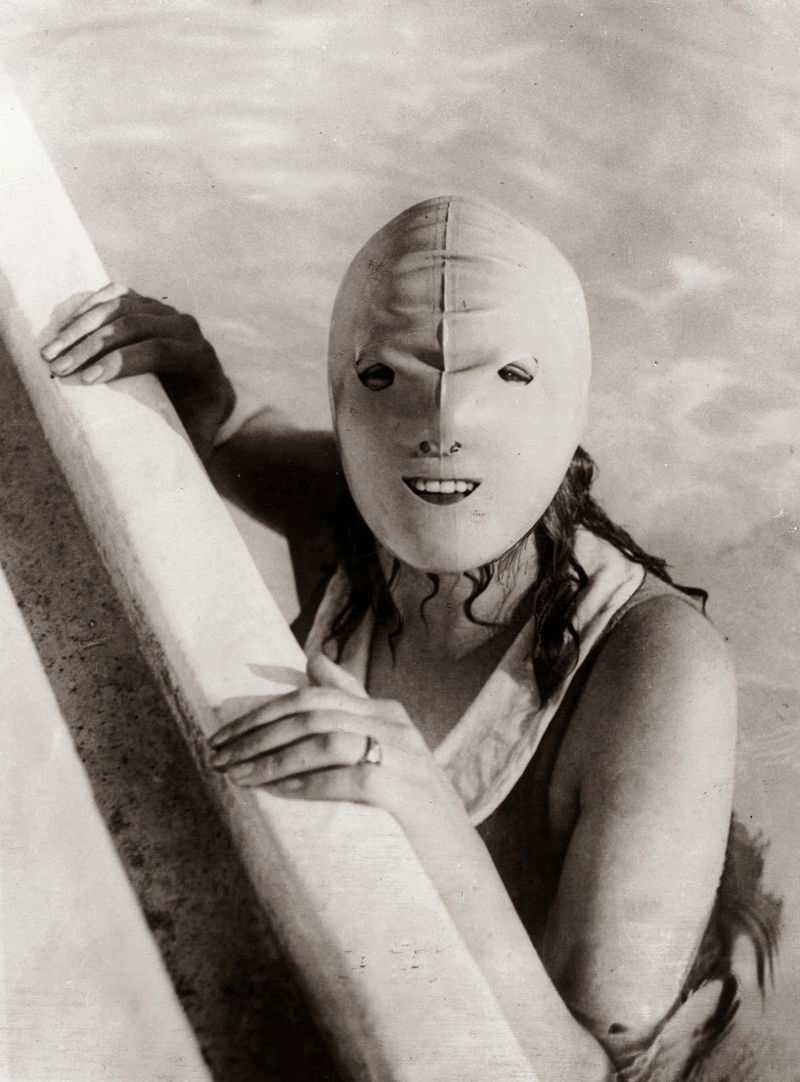 Full_face_swimming_mask_from_1928