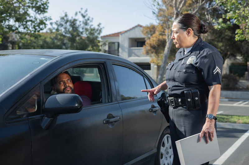 police_stopping_car