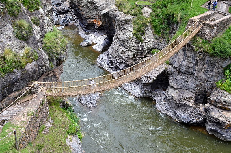 Inka_suspension_bridge_Qeswachaka