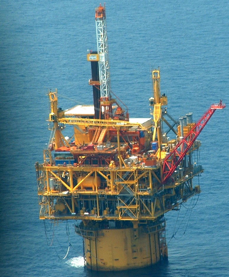 Devils_tower_oil_platform