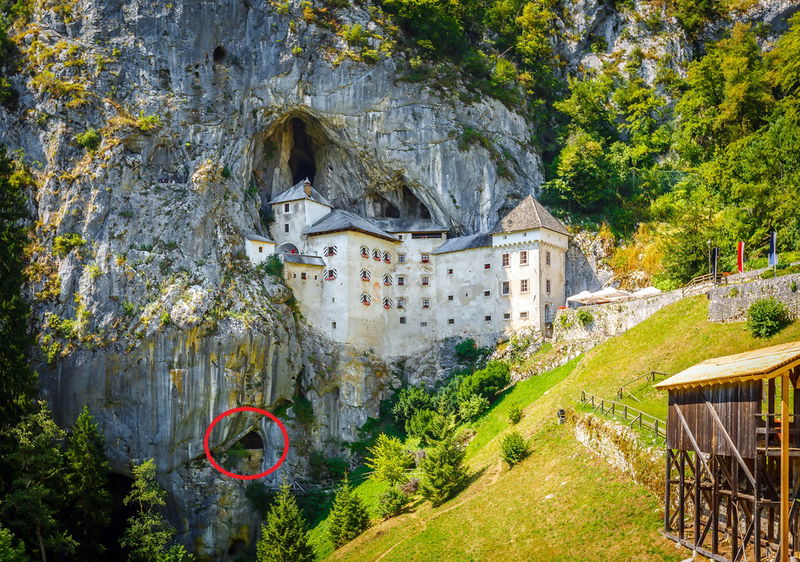 Predjama_Castle_hidden_tunnels