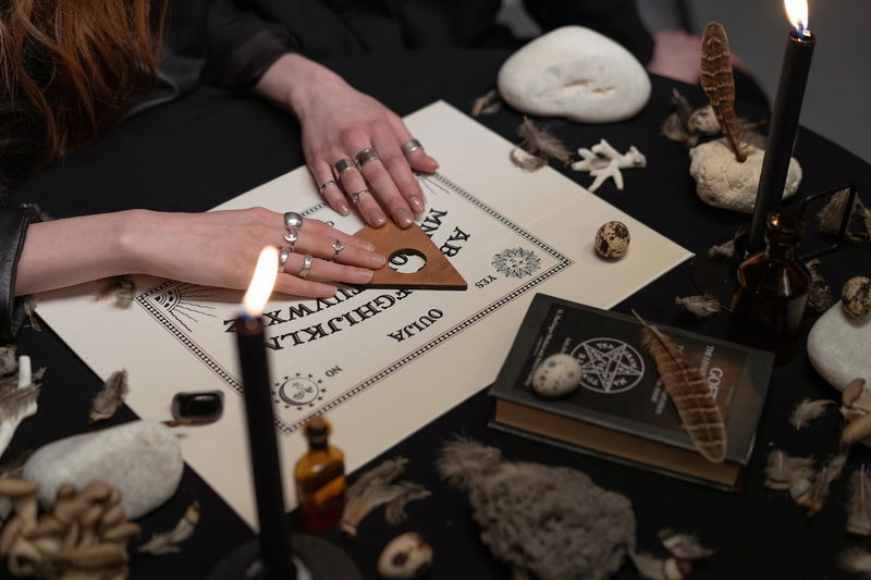 1._Ouija_Board_