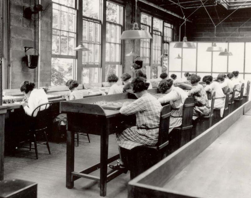 Girls using radium paint with no protection, All women or girls using radium paint with no protection or warnings in 1922