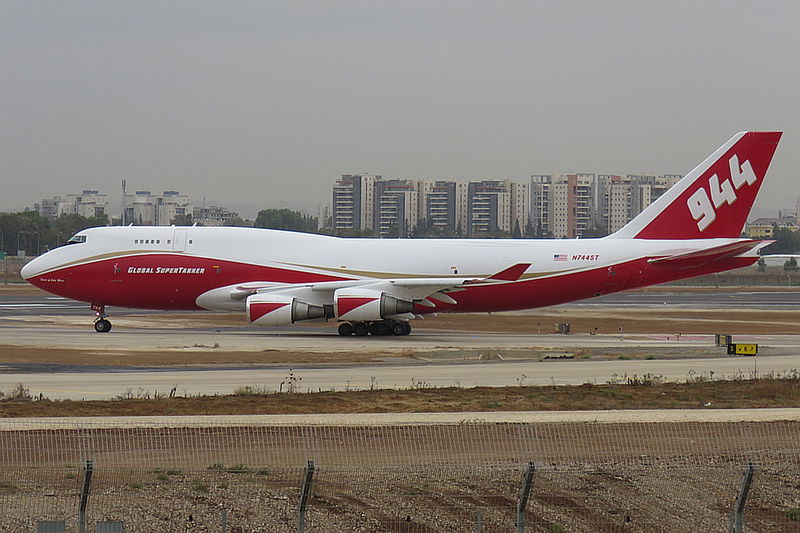 Boeing 747-446 Global Supertanker