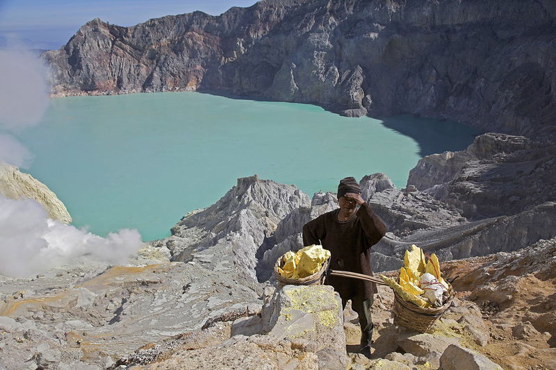 People collecting sulphur from Kawah Ijen volcano