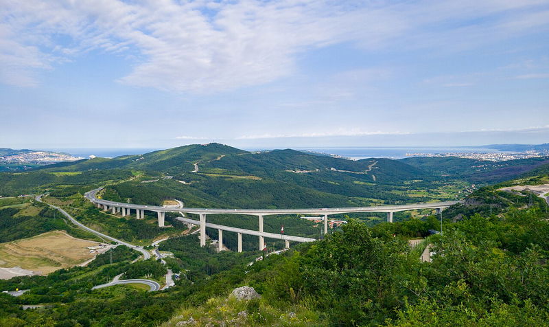 Črni Kal Viaduct