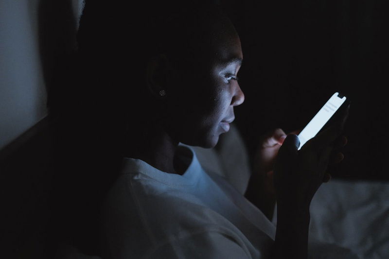 stop using phone at night to have good sleep