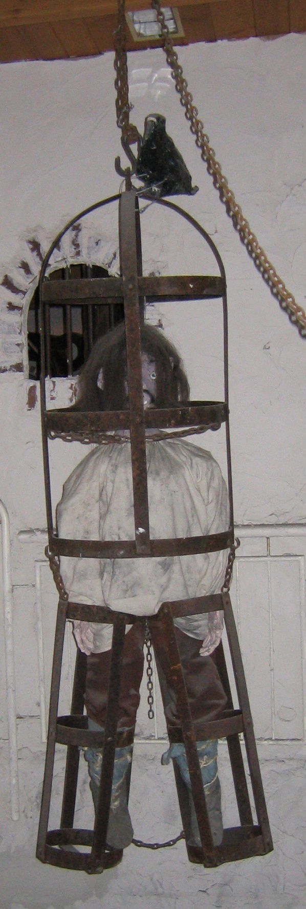 Fomfr cage, A human-shaped cage