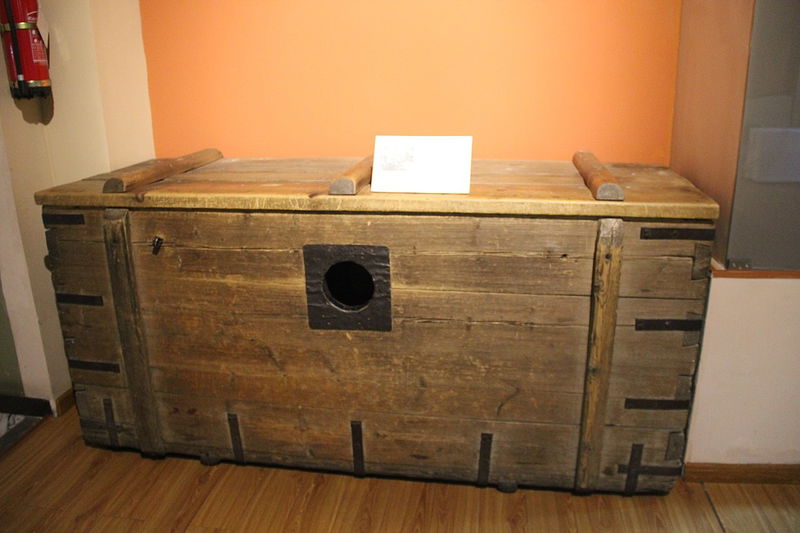 Manchu Qing Mongolia Wooden Trunk