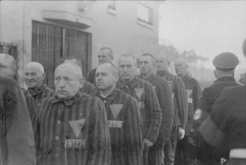 Prisoners_in_the_concentration_camp_at_Sachsenhausen__Germany