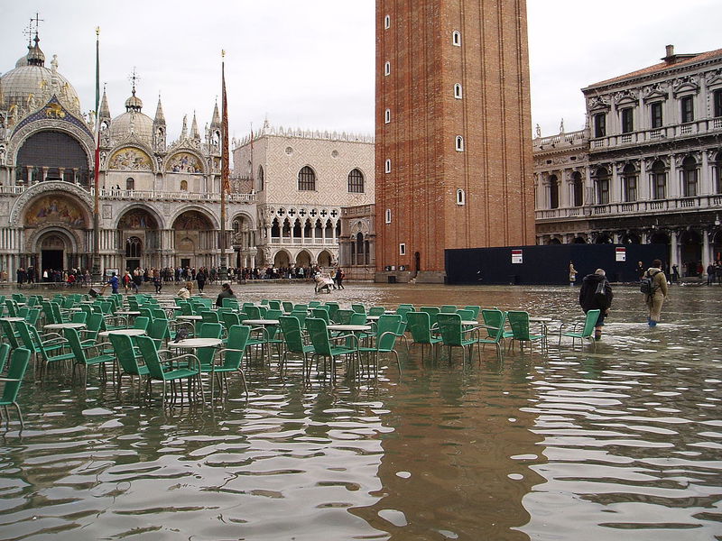 Acqua_alta_in_Piazza_San_Marco