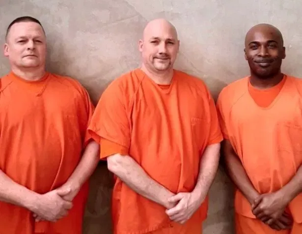 0_A-VIDEO-captured-the-dramatic-moment-three-quick-thinking-inmates-saved-the-life-of-a-police-deputy