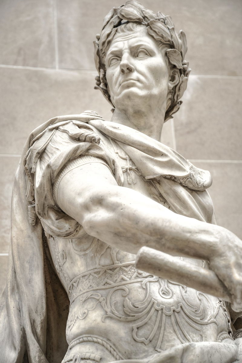 1363px-Julius-caesar-marble-statue-615344