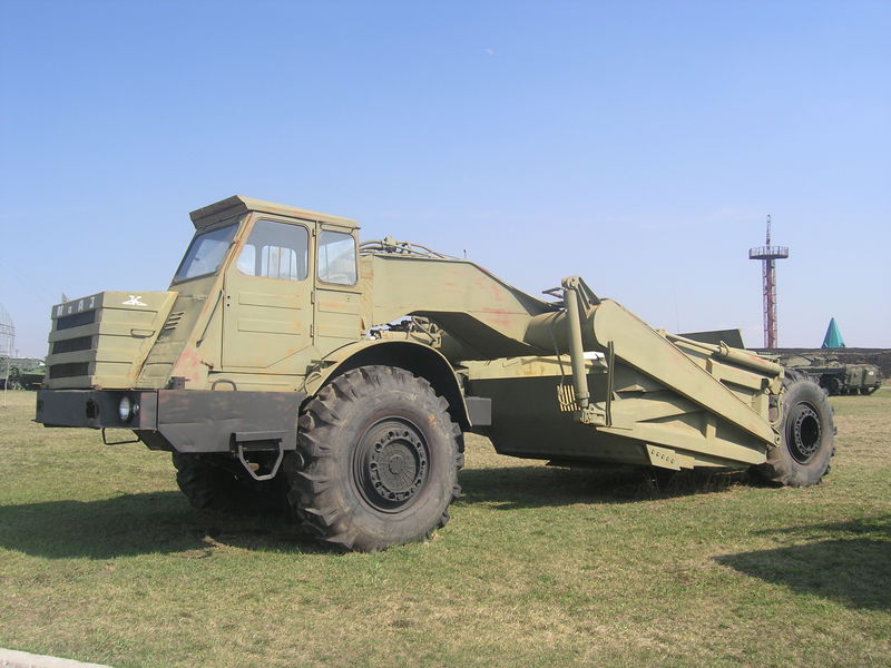 MOAZ-6014_Scraper_in_Technical_museum_Togliatti